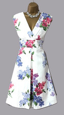 PHASE EIGHT White Floral Fit &